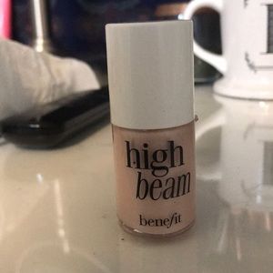 Benefit liquid highlighter